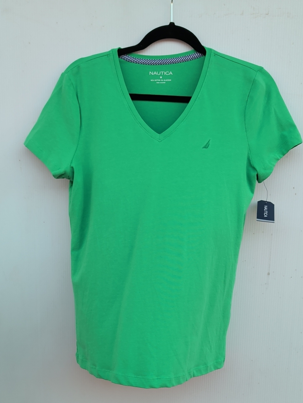 bright green Nautica V-neck short-sleeve t-shirt, Medium Size, NWT